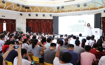 2018年9月，優(yōu)佳加在白沙洲開(kāi)展的家長(zhǎng)講座